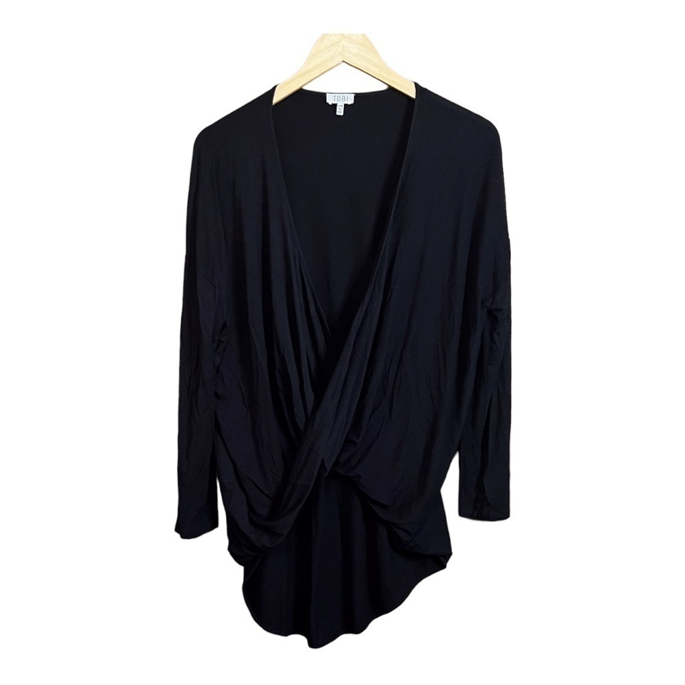𝅺TOBI women’s navy cross front top, size Large.